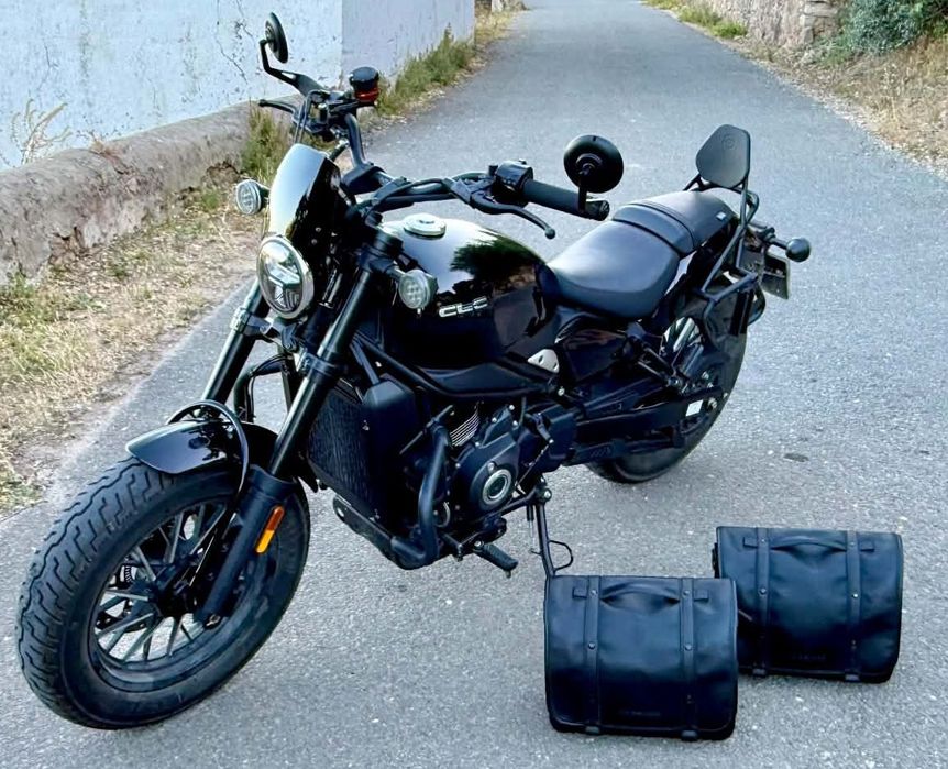 Moto com 2 anos garatiae muitos acessórios  extra