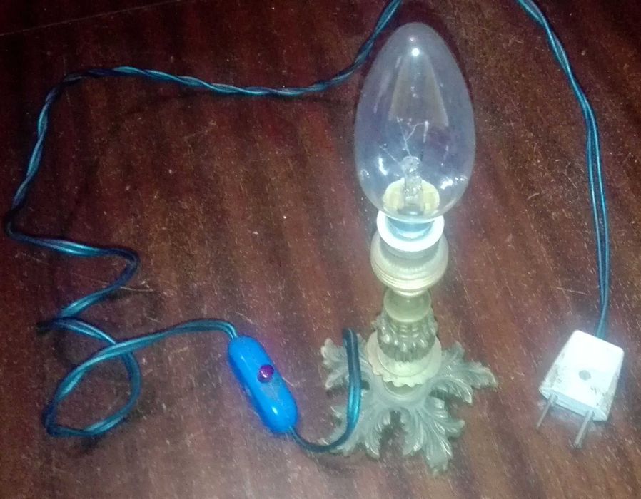 Metal table lamp437073627359498241