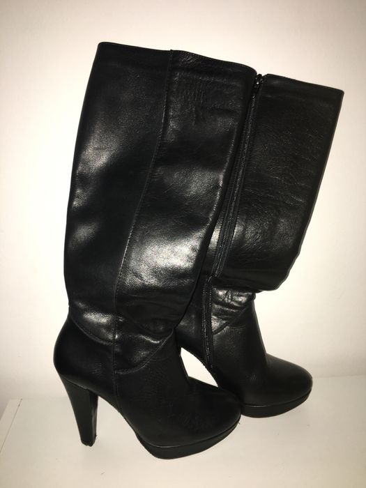 Varios tipos de calçado de mulher