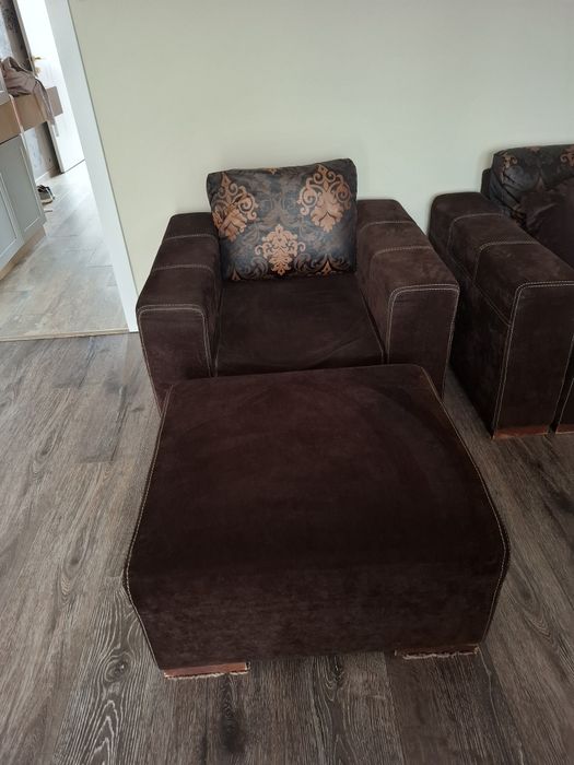 Sofa + fotel z podnóżkiem