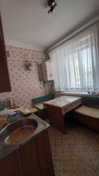 Продам 3-кімнатну квартиру. Вул.Покровська,6.