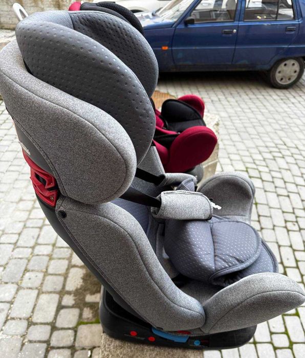 Продаж дитячих автокрісел