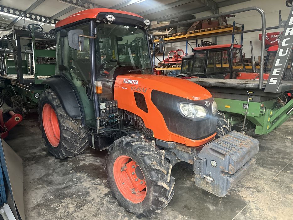 Ciągnik sadowniczy Kubota M9540 manualny