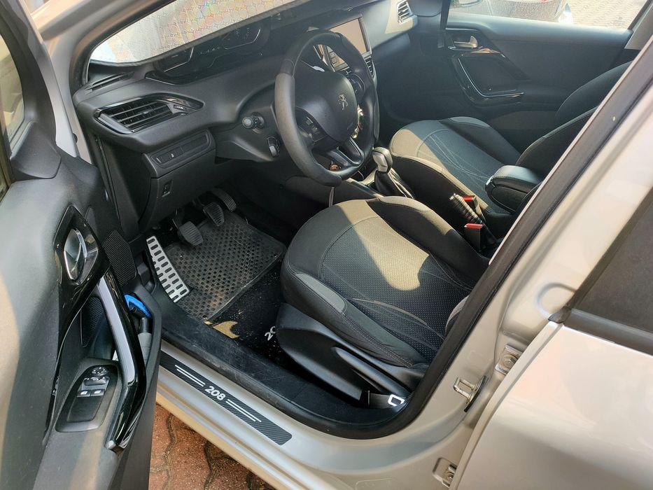 Peugeot 208 1.2 Active (82cv) — 149.500 km — Revisões com Comprovativo