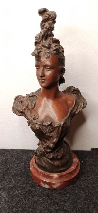 Figurka Popiersie Brąz Francja Sygnowana Cokół Marmur 0,694 kg h 22 cm