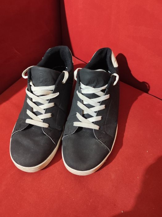 Sapatos e Botas Como Novos