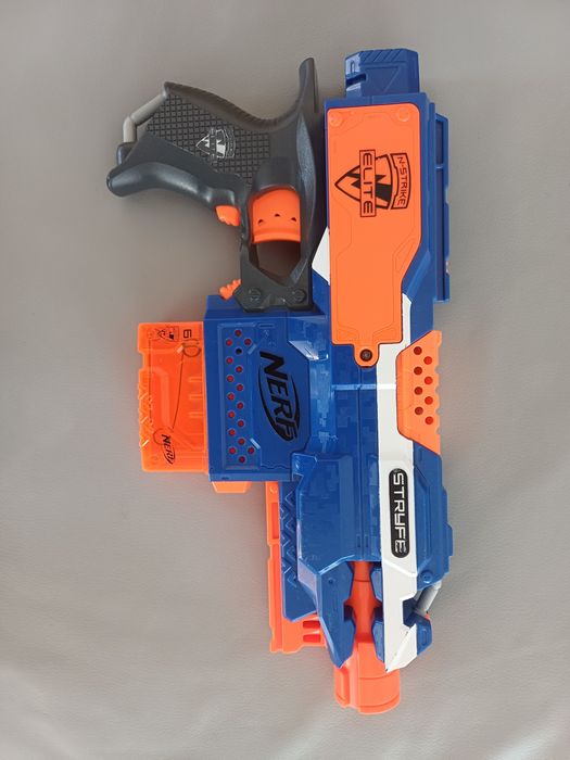 Nerf Stryfe z dużym magazynkiem + Nerf Firestrike gratis