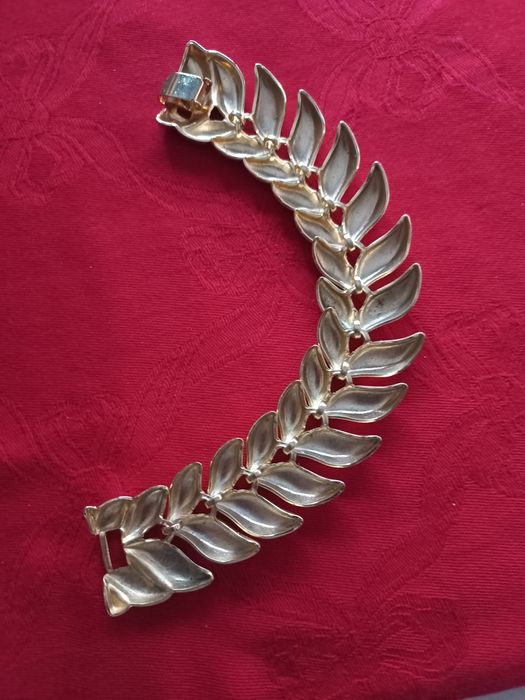 Pulseira dourada tema "folhas"