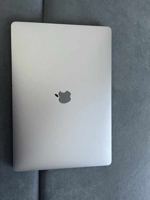Apple MacBook Pro 2019   model  A1990