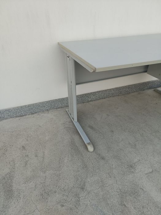 Secretaria  usada em bom estado