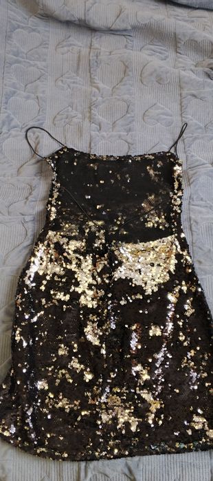Жіноча сукня в пайєтку з відкритою спиною