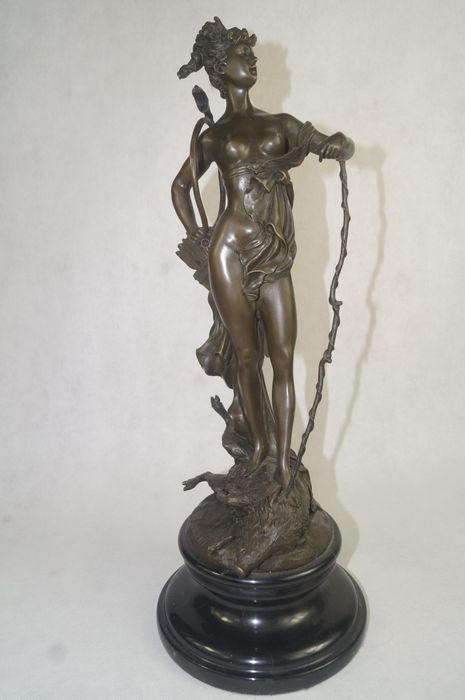 Rzeźba z brązu Diana (Artemida), bogini łowów, Albert