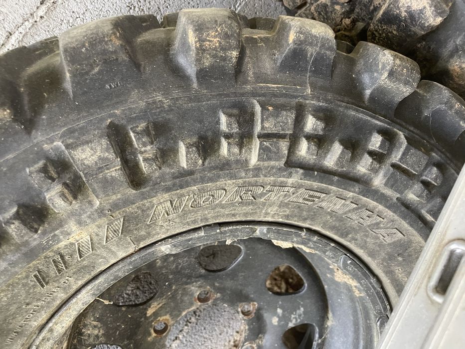 Pneus   285/75/16