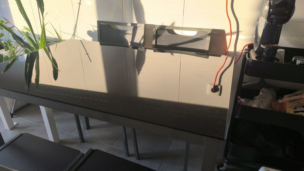 Conjunto Mesa de Vidro + 4 Cadeiras Metálicas – 110x70x75 cm