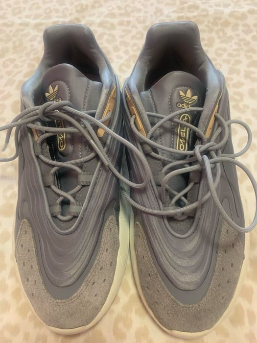 білим Adidas Ozelia