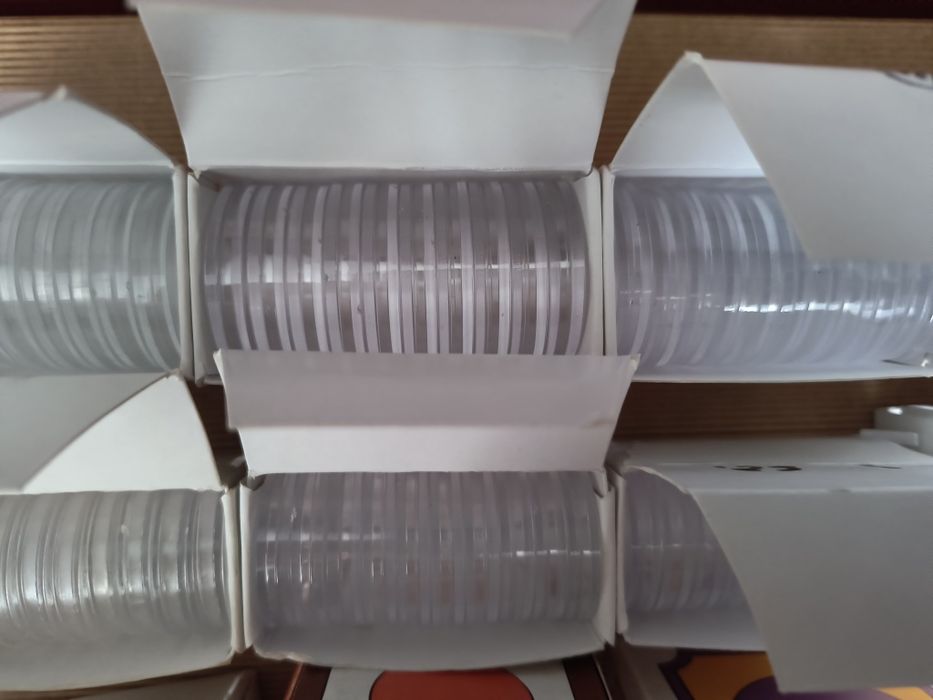 Kapsle na monety 32mm, 29mm, 27mm zestaw plus holdery kartoniki