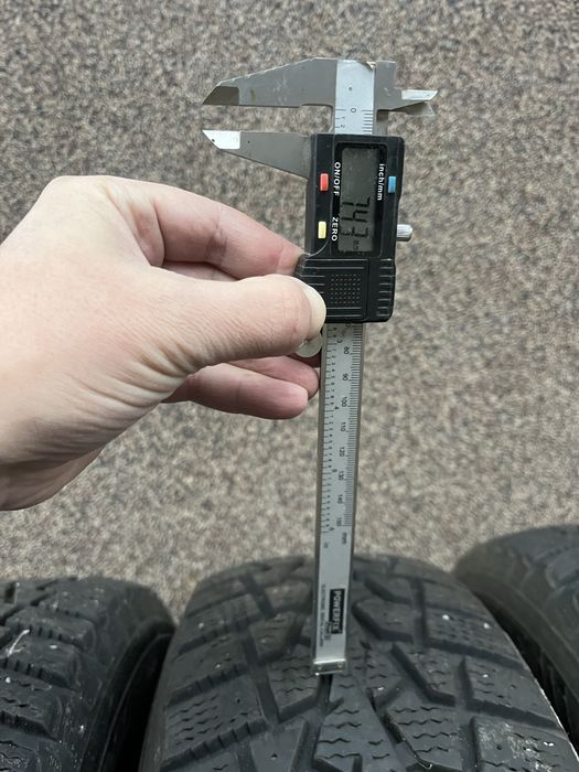 Продам  зимову резину 195/65R15