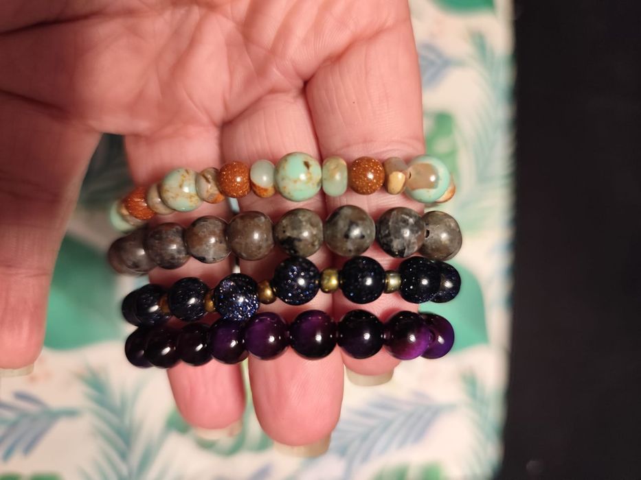 Pulseiras feitas a mão