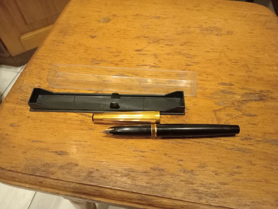 Ручка перьевая с золотым пером
