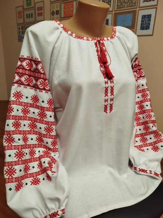 Ручна жіноча вишиванка.