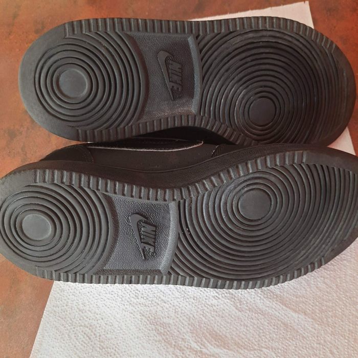 Buty Nike bardzo dobry stan rozmiar 37.5 długość wkładki 23.5cm