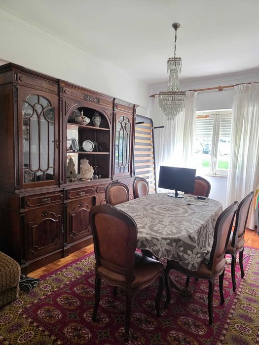 Moveis de sala como novos de madeira maciça e mesa com cadeiras