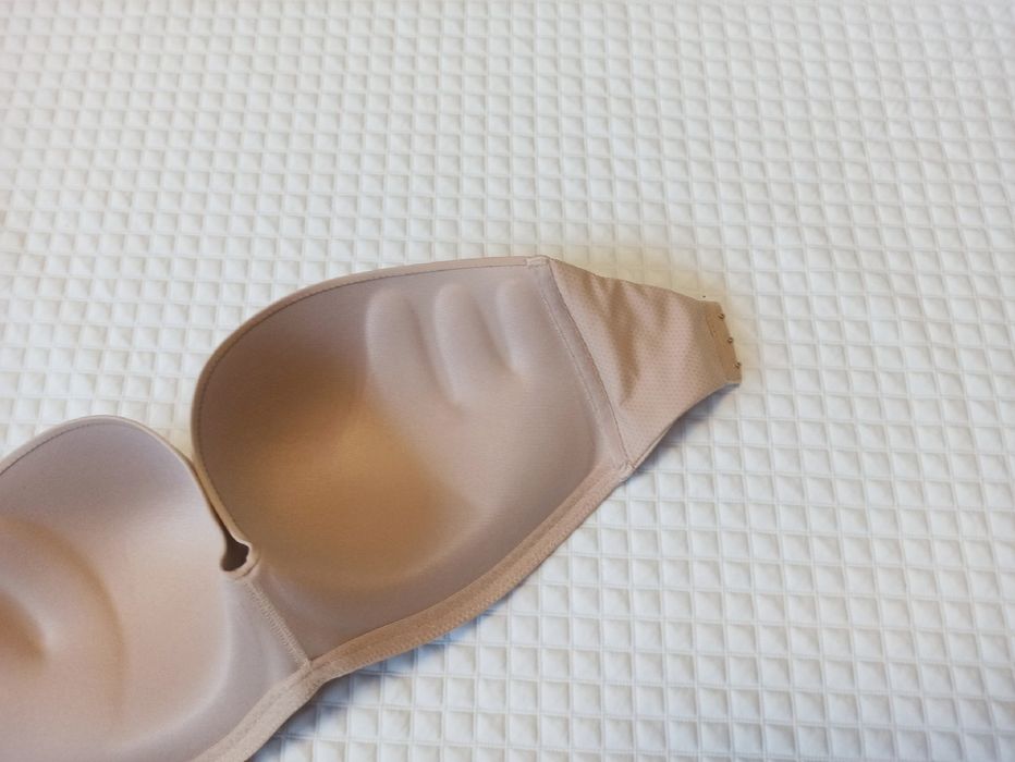 65H Wonderbra W032D samonośnu beżowy nude strapless