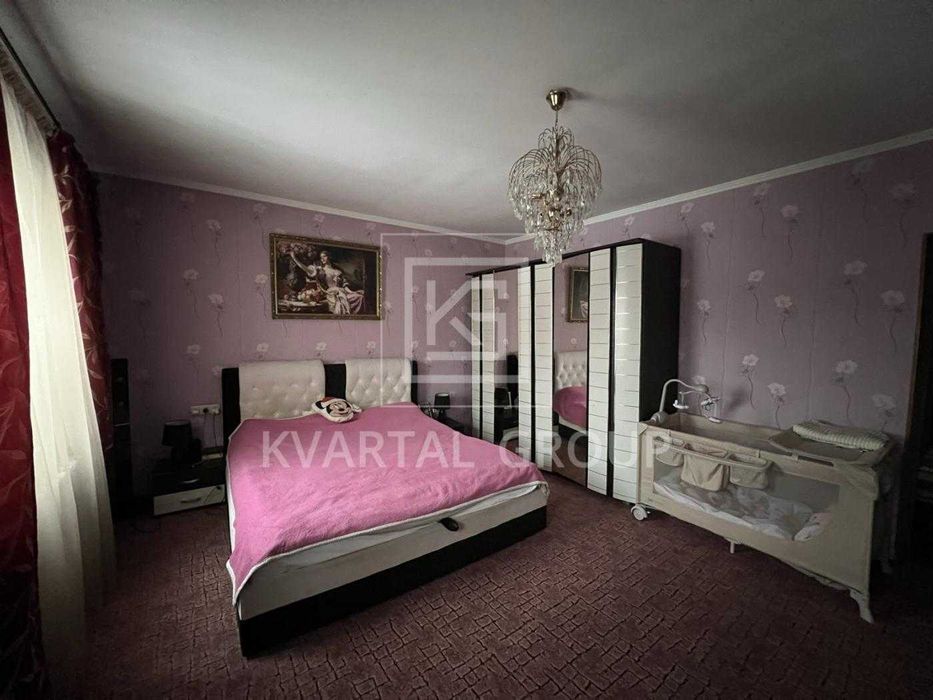 Продаж Домоволодіння у Києві- 10 соток землі, гараж, гостьовий будинок