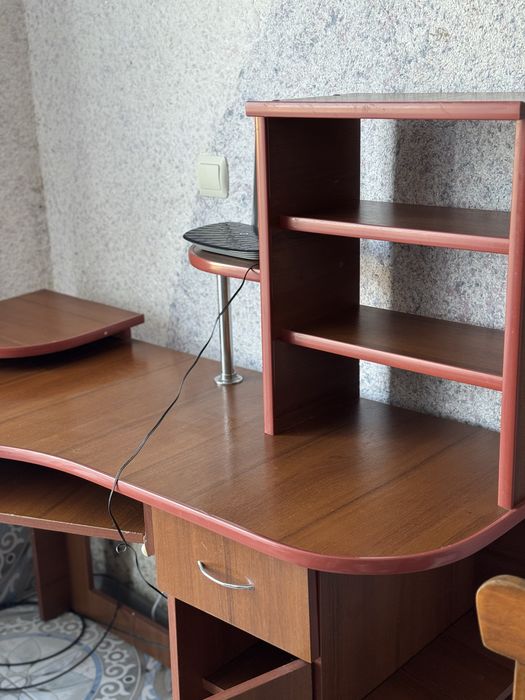 Компʼютерний стіл