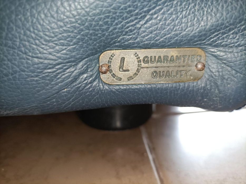 Conjunto de sofás pele