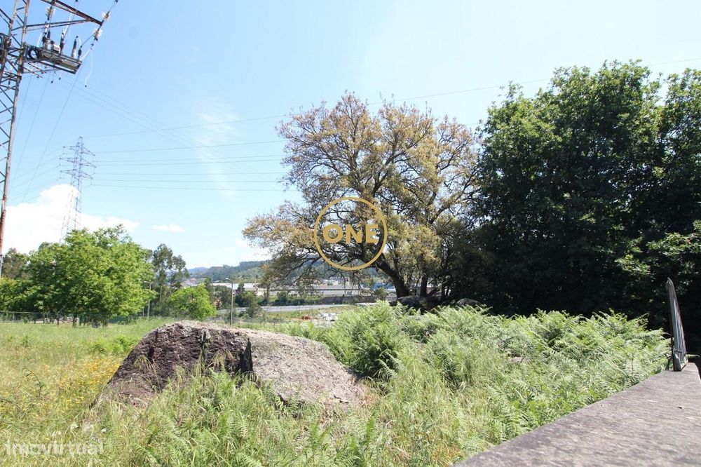 Lote de terreno de construção com 700m2 de área em Bairro para venda