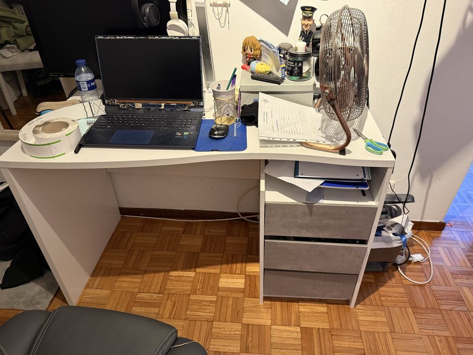 Secretaria para trabalhar/estudar