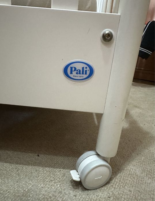 Манеж, ліжко дитяче. Терміново.