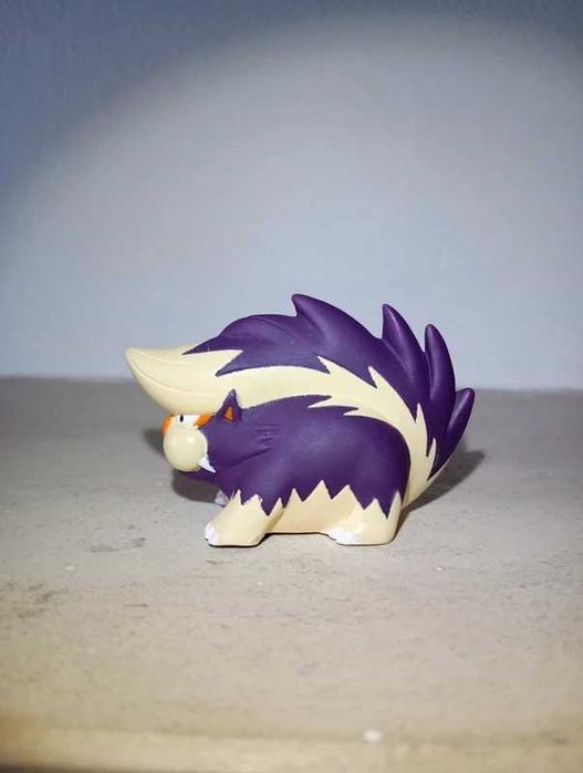 Pokémon finger puppet / brinquedo / figura pokémon Skuntank da bandai