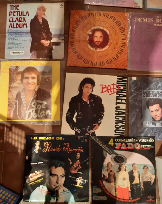 Discos LP de vinil antigos em bom estado
