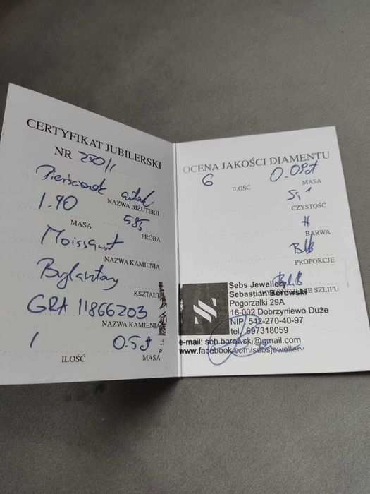 Pierścionek moissanit i diamenty