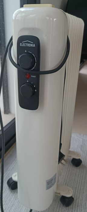 Aquecedor a Óleo Electronia 2000W – Em Bom Estado