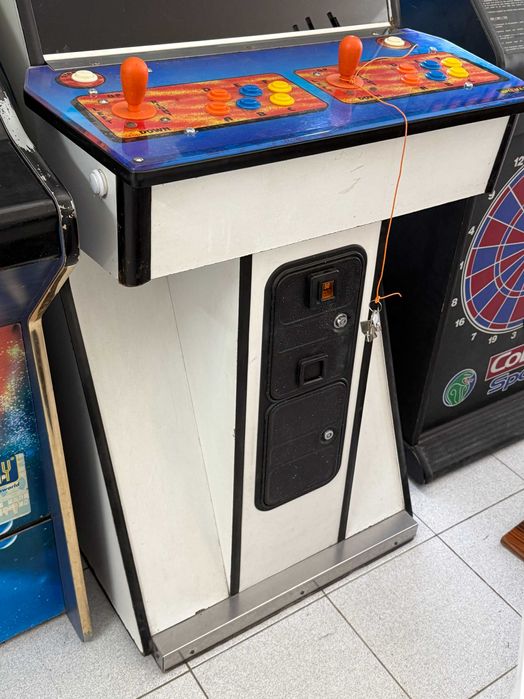 Retro Arcade - Máquina de Jogos dos anos 90