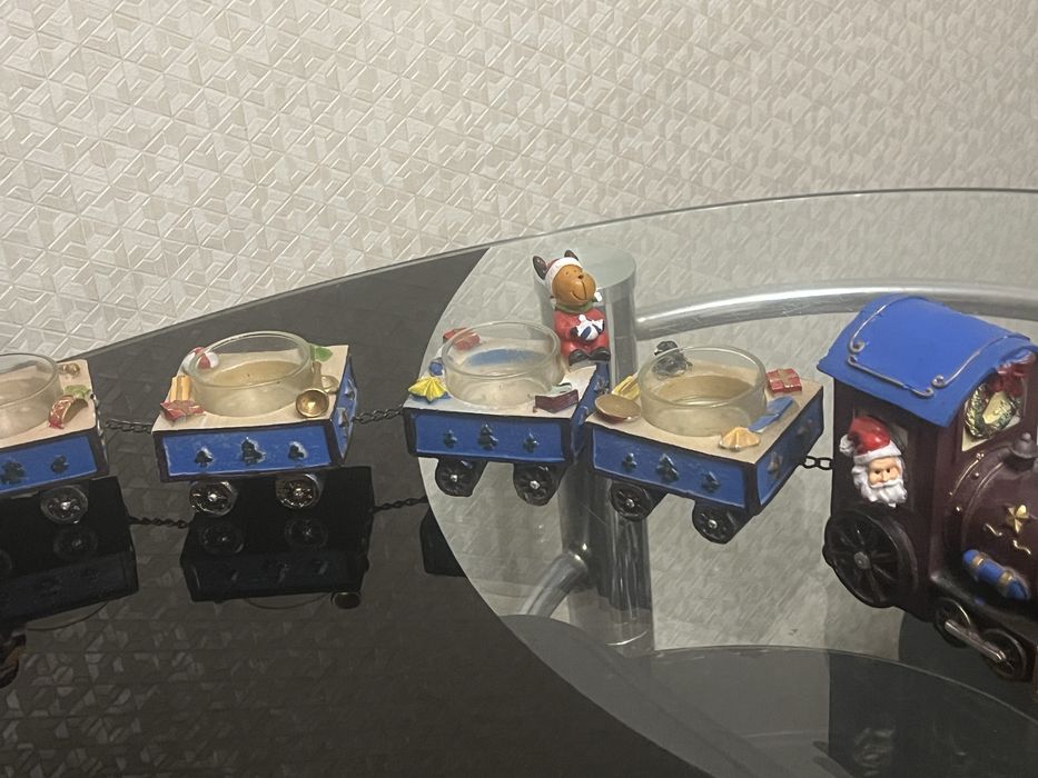 Новогодний поезд с подсвечниками