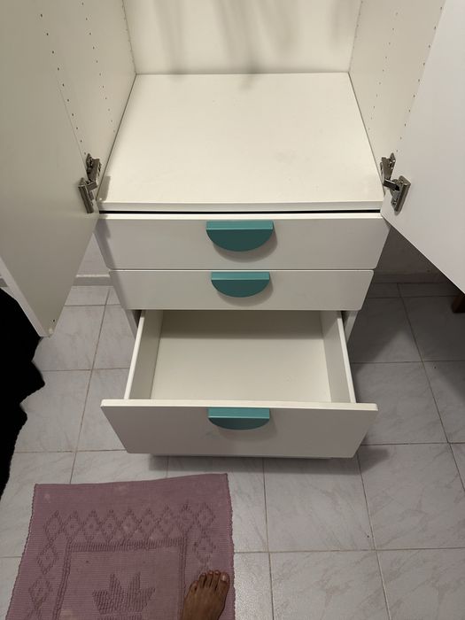 Roupeiro Infantil IKEA SMÅSTAD/PLATSA c/ Gavetas e Varão – 60x57x181cm