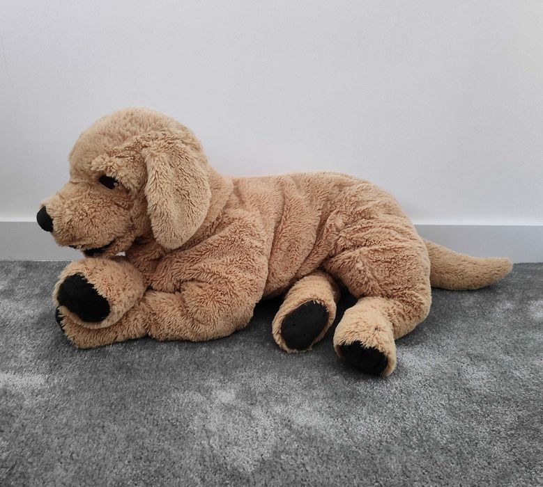 Duży pluszowy pies