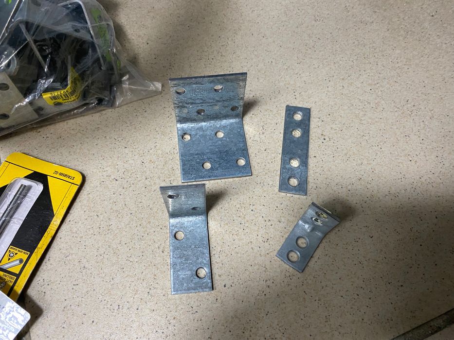 Продам шурупи по дереву, металу, свердла та  кутники