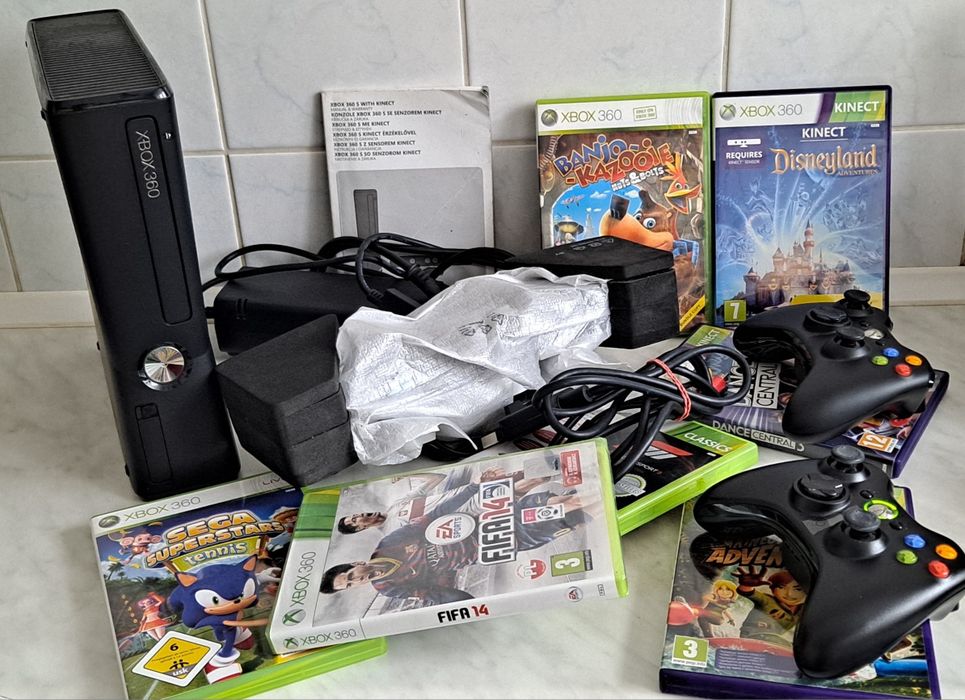 Konsola XBOX 360s + sensor kinect + 8 gier. Stan idealny