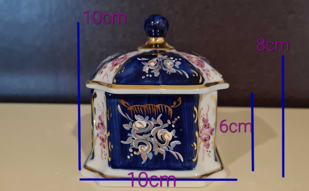 Caixinha de porcelana pintada à mão