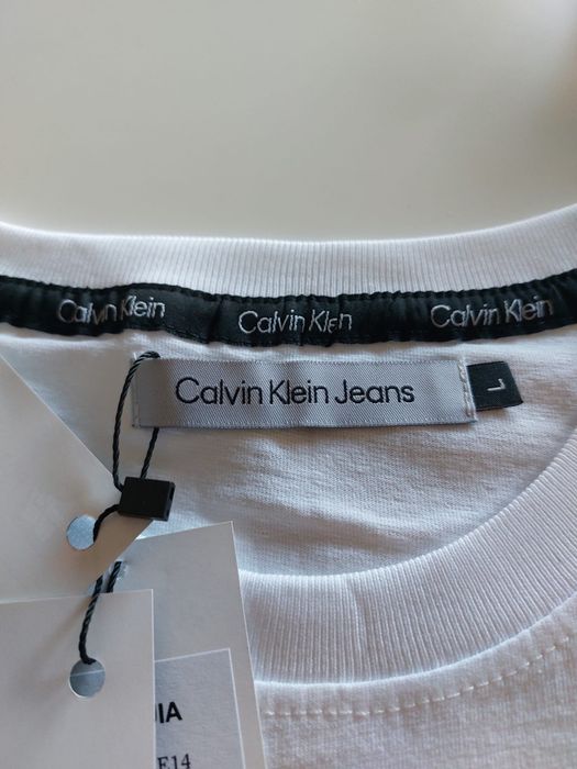 Calvin Klein nova c etiqueta