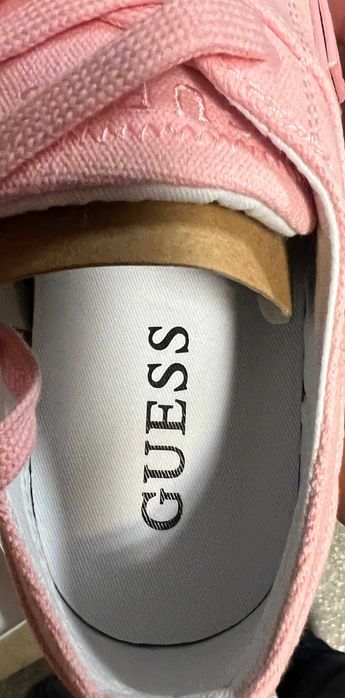 Damskie buty sneakersy marki Guess