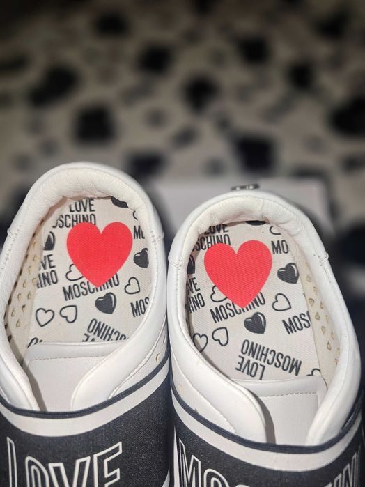 Sapatilhas moschino novas