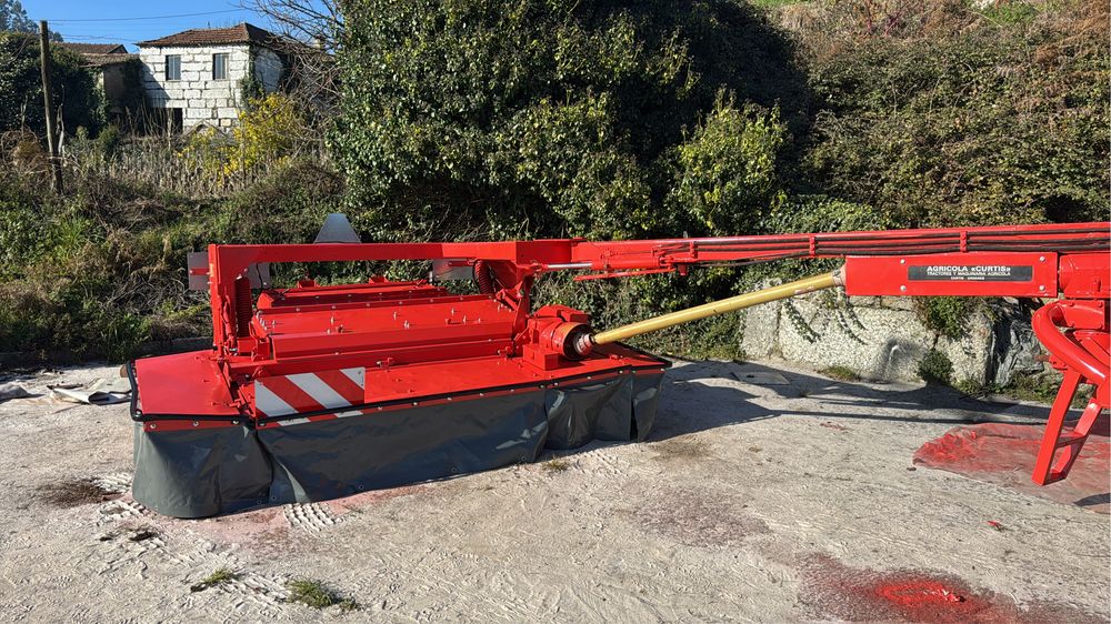 Gadanheira condicionadora rebucabel KUNH FC250G