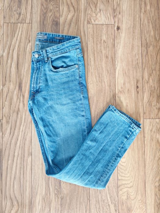 Spodnie jeansowe proste nogawki 30-30