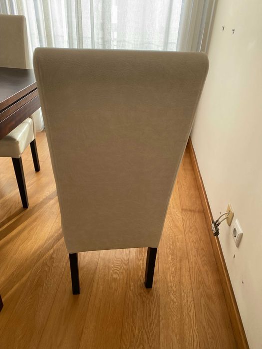 Conjunto de mesa e 4 cadeiras de sala de jantar